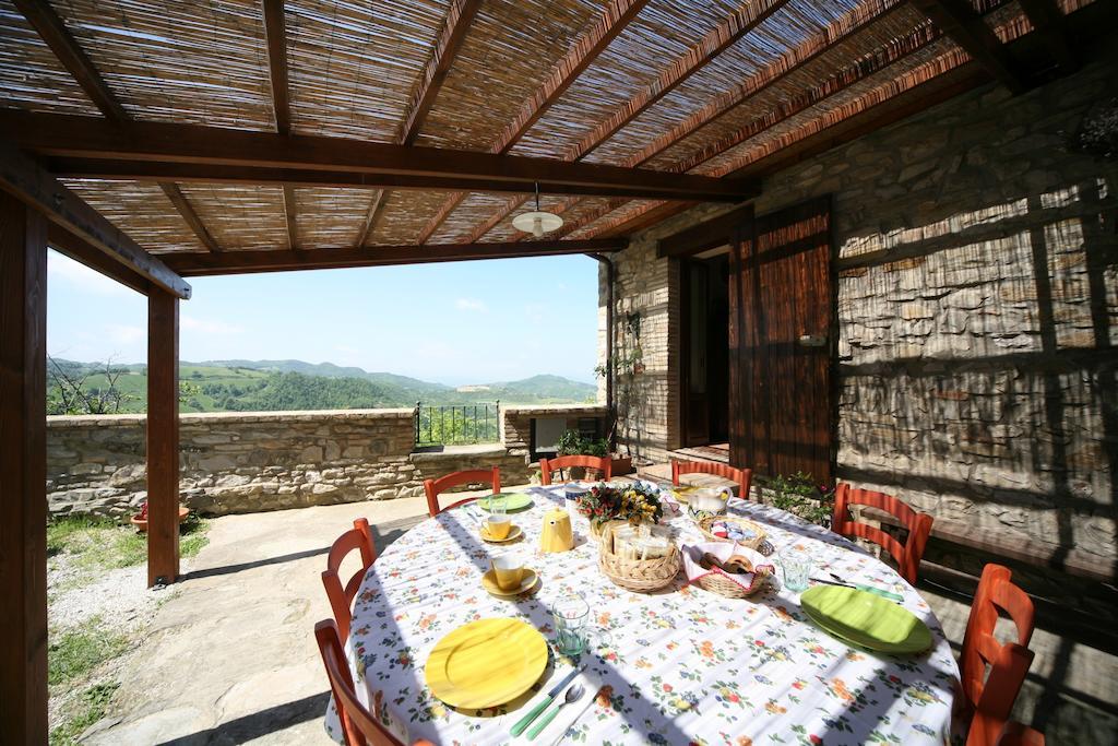 Agriturismo Monte Valentino Pietralunga  Bagian luar foto